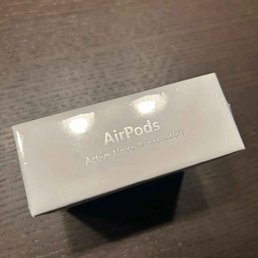 Apple Gen 4 Wireless Earbuds in White